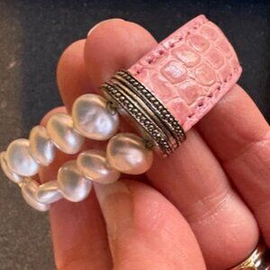 Coin Pearl and Pink Alligator Embossed Leather Silver Tone Stretch Bracelet
